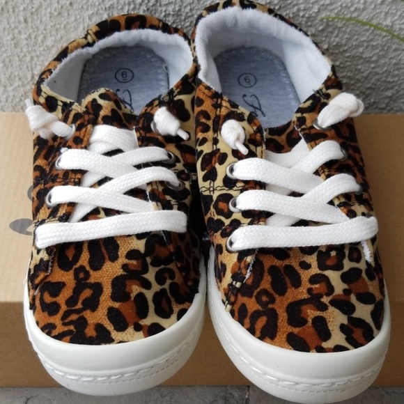 NWT Leopard print Tennis shoes - Picture 2 of 6